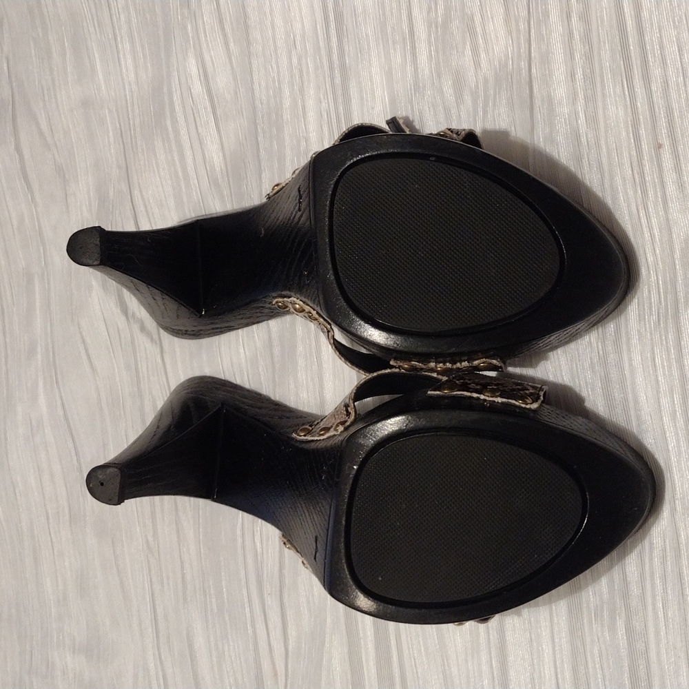 Shoes - Picture 4 of 4